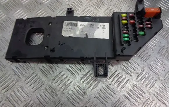 Opel Vectra C Fuse box cover 13223678