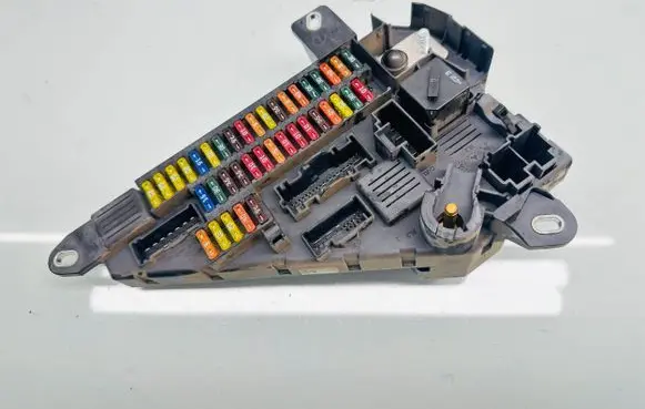 BMW 5 E60 E61 Fuse module 6906619