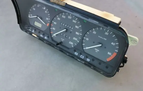 Volkswagen PASSAT B4 Speedometer (instrument cluster) 3A0919033B 6160593020