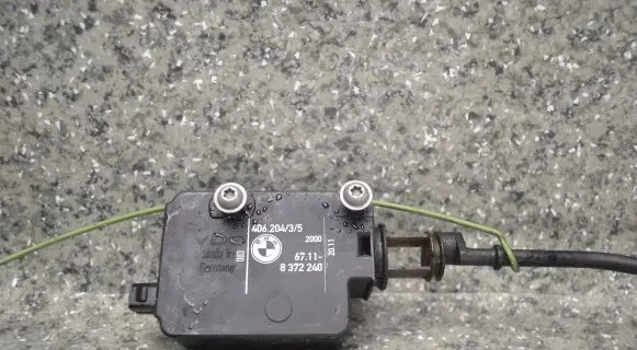 BMW 3 E46 Central locking motor 8372240
