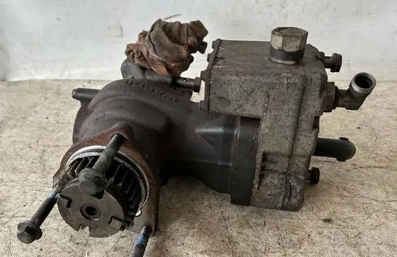 Audi A4 S4 B5 8D Power steering pump 82471016042