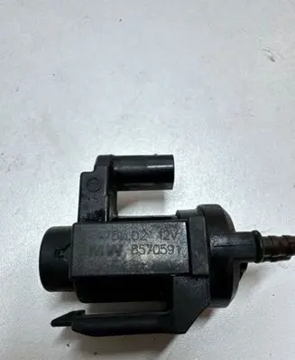 BMW 4 F32 F33 Vacuum valve 8570591