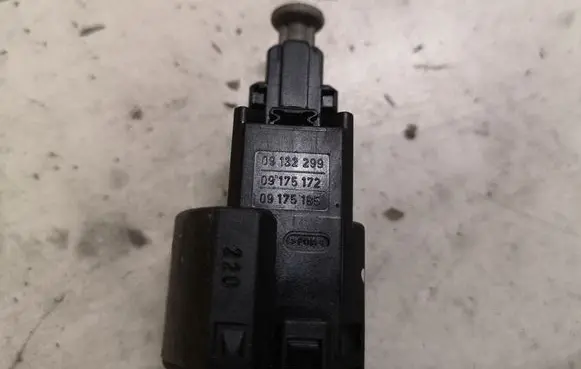 Opel Zafira A Brake pedal sensor switch 09132299 09175172 09175185