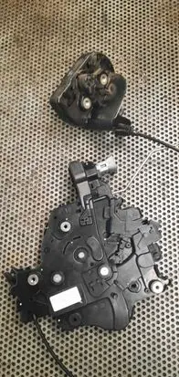 Volkswagen Transporter - Caravelle T5 Sliding door lock 7E0843654E 1515010