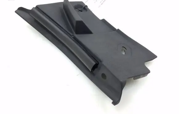 Engine bonnet/hood lock trim molding