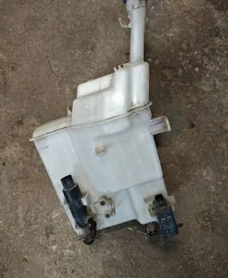 KIA Ceed Windshield washer fluid reservoir/tank