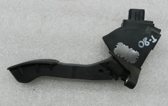 Toyota Avensis T270 Accelerator throttle pedal 7811002022