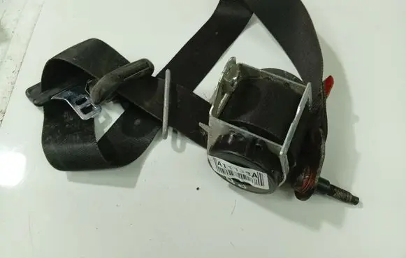 Ford C-MAX I Front seatbelt 609887100A