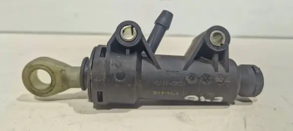 BMW 3 E46 Clutch master cylinder 21526758822