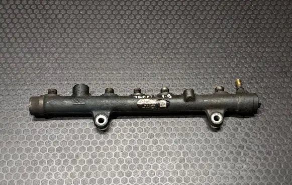 Renault Trafic II (X83) Fuel main line pipe 8200330912 0445214065