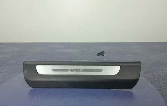 Audi Q7 4M Foot area side trim 4M0947417