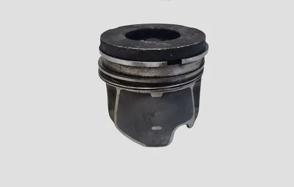 Volvo V70 Piston