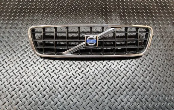 Volvo S60 Front bumper upper radiator grill 08693331