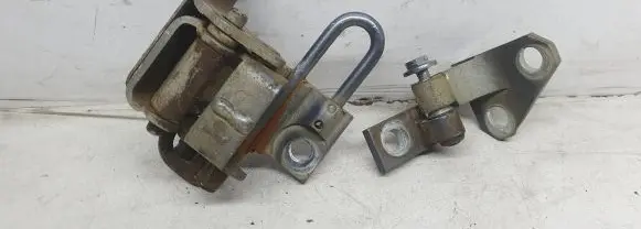 Volkswagen Eos Front door lower hinge 1Q0831412A 3C0831402D