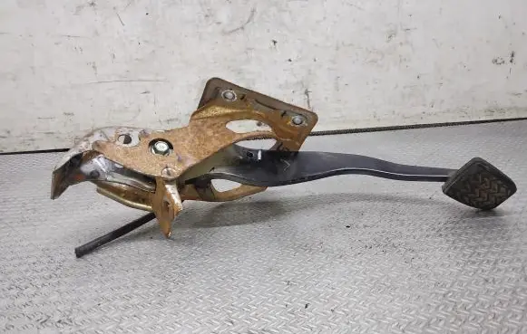 Toyota Corolla Verso AR10 Brake pedal
