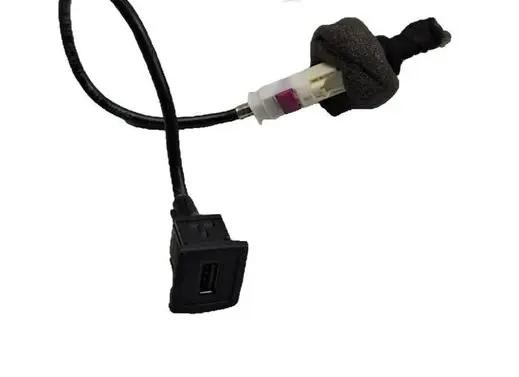 Mercedes-Benz E W212 USB socket connector A1728200515