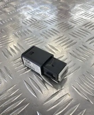 Citroen C4 III e-C4 USB socket connector 98217039DX