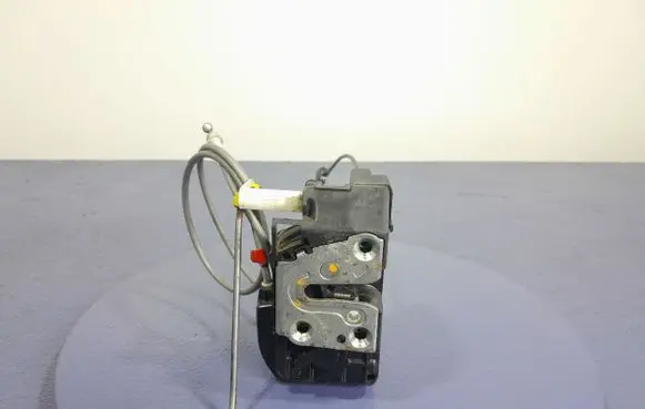 Nissan Note (E11) Front door lock