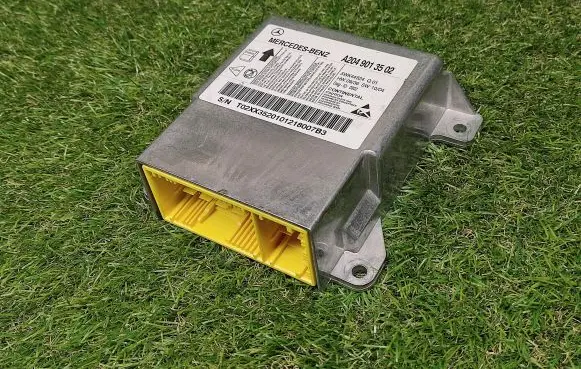 Mercedes-Benz C W204 Airbag control unit/module A2049013502 5WK44524