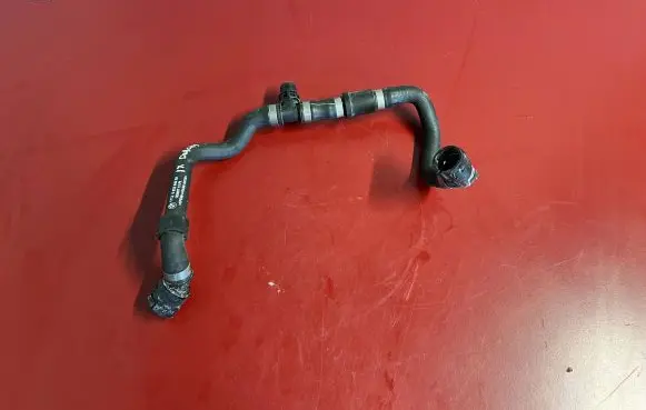 BMW iX Engine coolant pipe/hose 8833642 17128833642