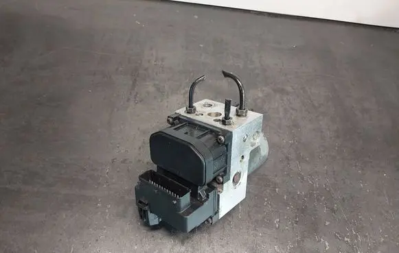 Volkswagen PASSAT B5 ABS Pump 8E0614111AM 0265216562 0273004282