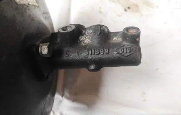 Renault Megane I Master brake cylinder B354691