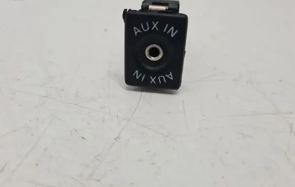 Volkswagen Tiguan AUX in-socket connector 