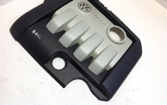 Volkswagen PASSAT B6 Engine cover (trim) 03G103925