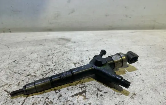 Nissan X-Trail T30 Fuel injector AW400AW4 09E00497