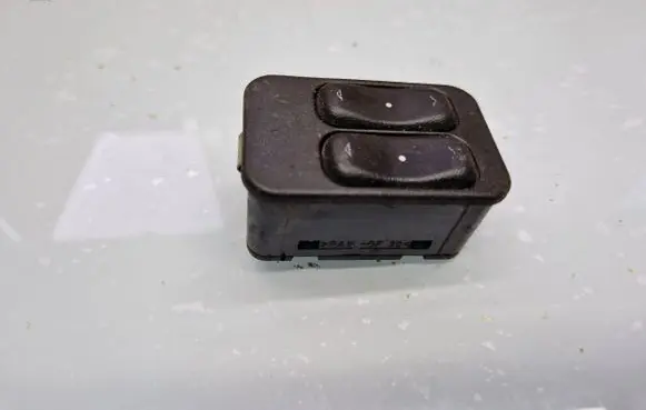 Opel Zafira A Electric window control switch 13363201 90561088