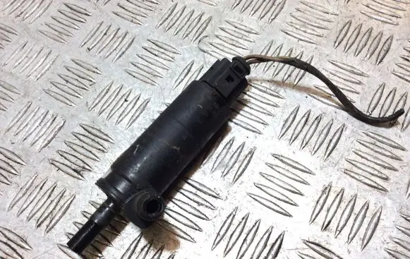 Skoda Octavia Mk2 (1Z) Headlight washer pump 3B7955681