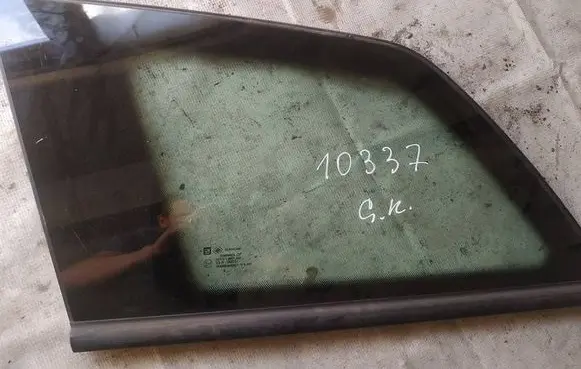 Opel Astra H Rear side window as2