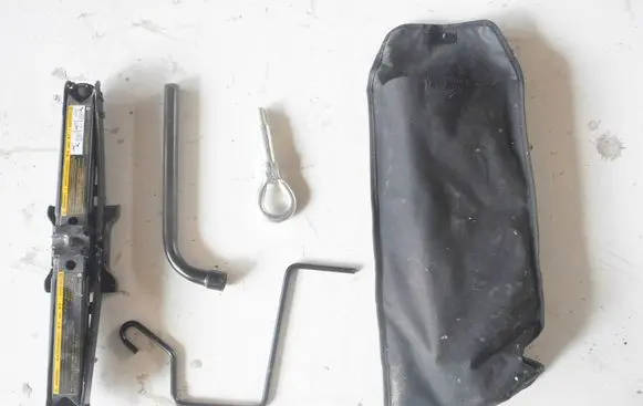 Opel Zafira B Lift Jack 13255681