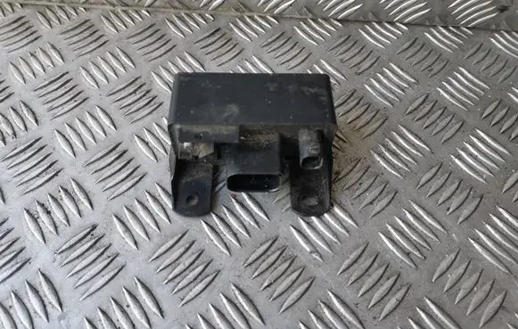 Mercedes-Benz E W210 Glow plug pre-heat relay 