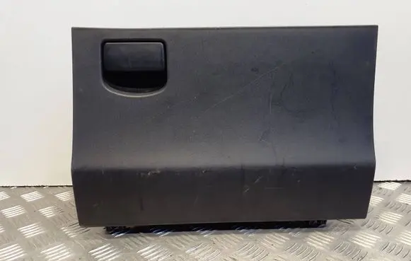 Toyota Yaris Glove box