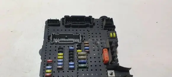 Volvo XC90 Fuse module 8676391 12217799 04W452
