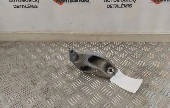 Toyota RAV 4 (XA50) Gearbox mounting bracket
