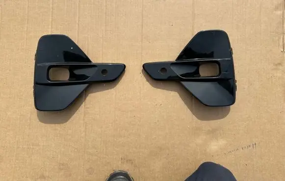 Volvo C40 Front fog light trim/grill 32347387