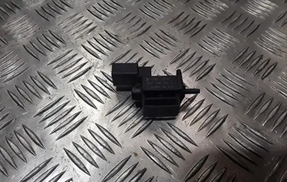 Volkswagen Golf V Vacuum valve 037906283C