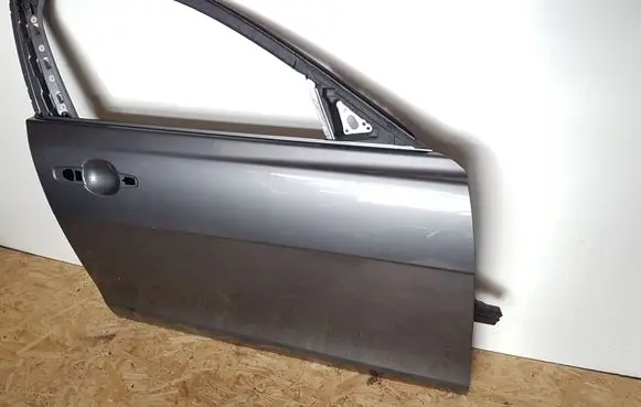 Jaguar XE Front door T4N2632