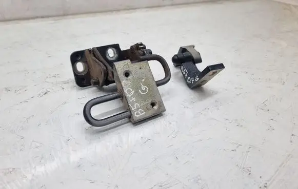 Rear door hinge set