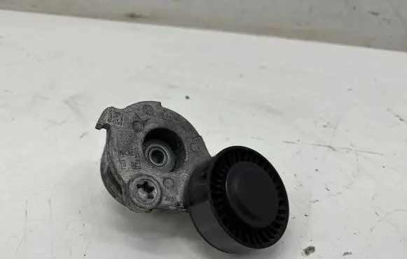 Porsche Macan (95B) Generator/alternator belt tensioner 059903133J