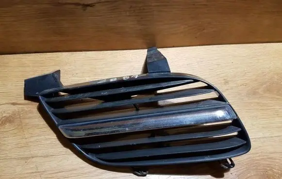 Nissan Almera Tino Front bumper lower grill