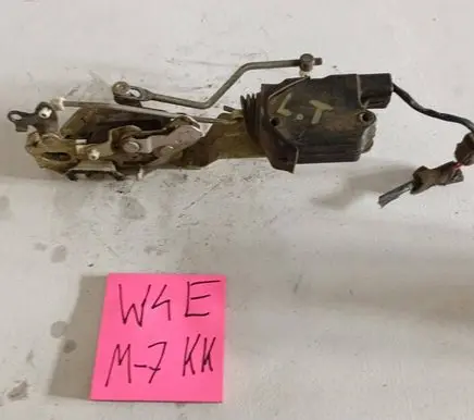 Mazda MPV II LW Rear door lock 31564613