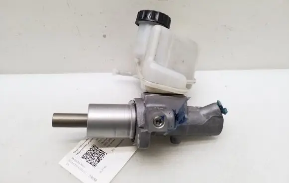 Mercedes-Benz CLS C218 X218 Master brake cylinder A2044300002