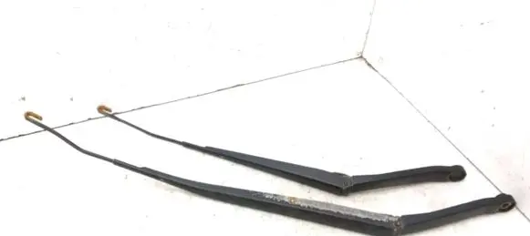 Renault Latitude (L70) Front wiper blade arm