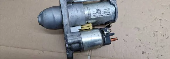 Renault Captur Starter motor 233008820R