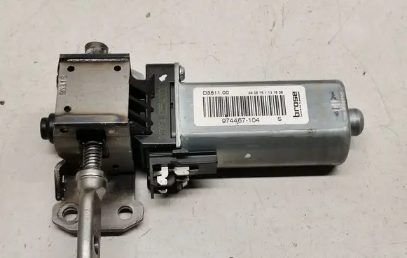 Volvo XC60 Seat adjustment motor D381100
