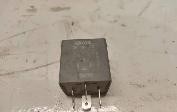 Volkswagen PASSAT B5 Other relay 3B0911251