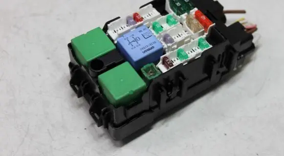 Citroen DS5 Fuse module 9665492680